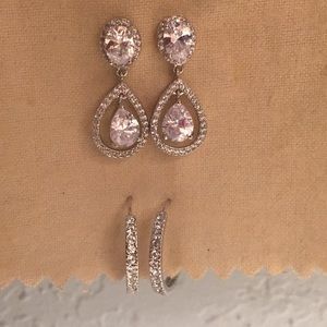 2 pairs of silver earrings